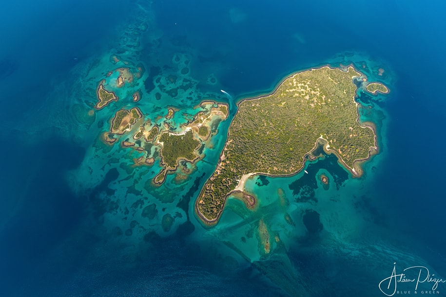 Lichadonisia islands