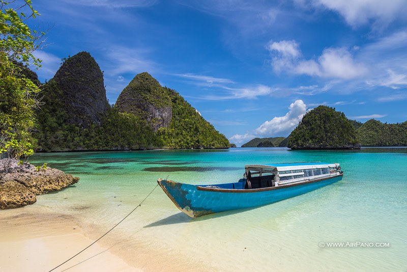 Wayag island beach