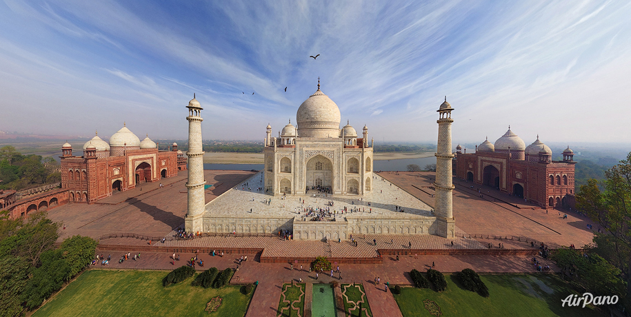 Unique photo of the Indian Taj Mahal from above