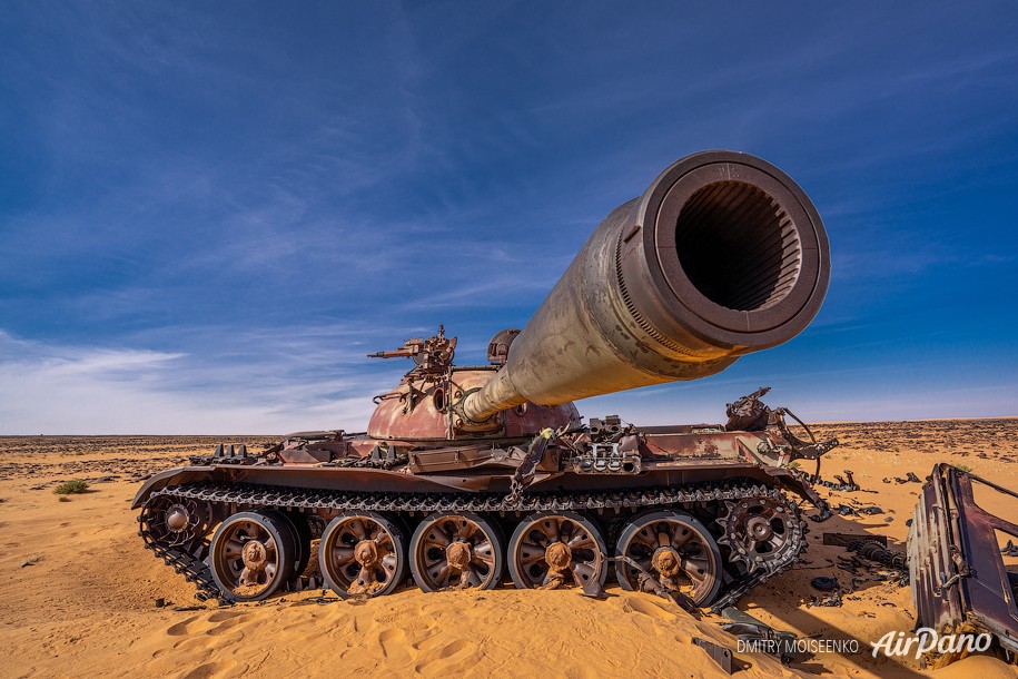 Soviet tanks in the sands of the Sahara