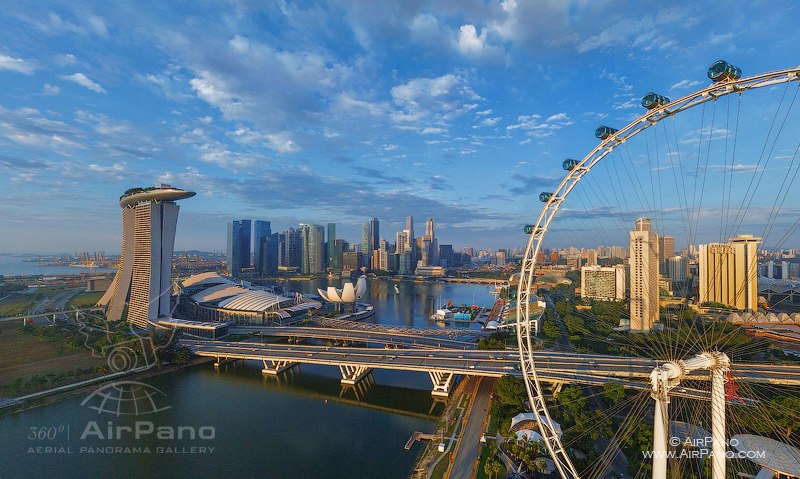 Singapore Flyer - the highest Ferris wheel in the world (165 m)